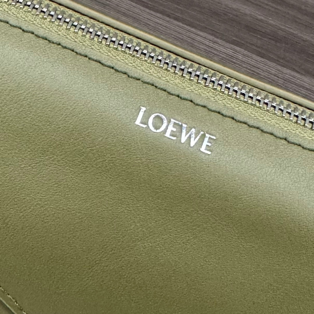 Loewe Puzzle Fold Wash 22 Bag in Army Green Shiny Calfskin