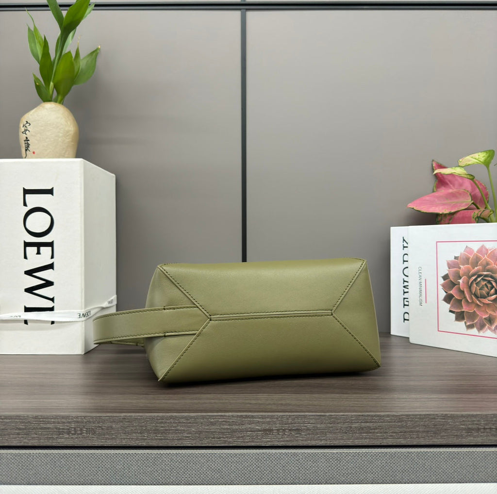 Loewe Puzzle Fold Wash 22 Bag in Army Green Shiny Calfskin