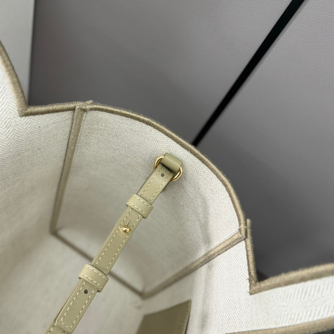 Large 30 Loewe Font Tote in Ecru Jacquard Canvas