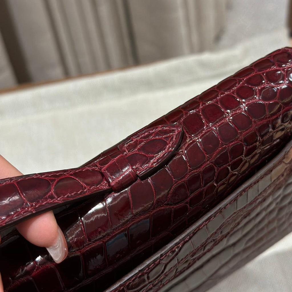 Hermes Kelly Cut 31 in Sangria Purple Alligator Leather with Gold Hardware Bag