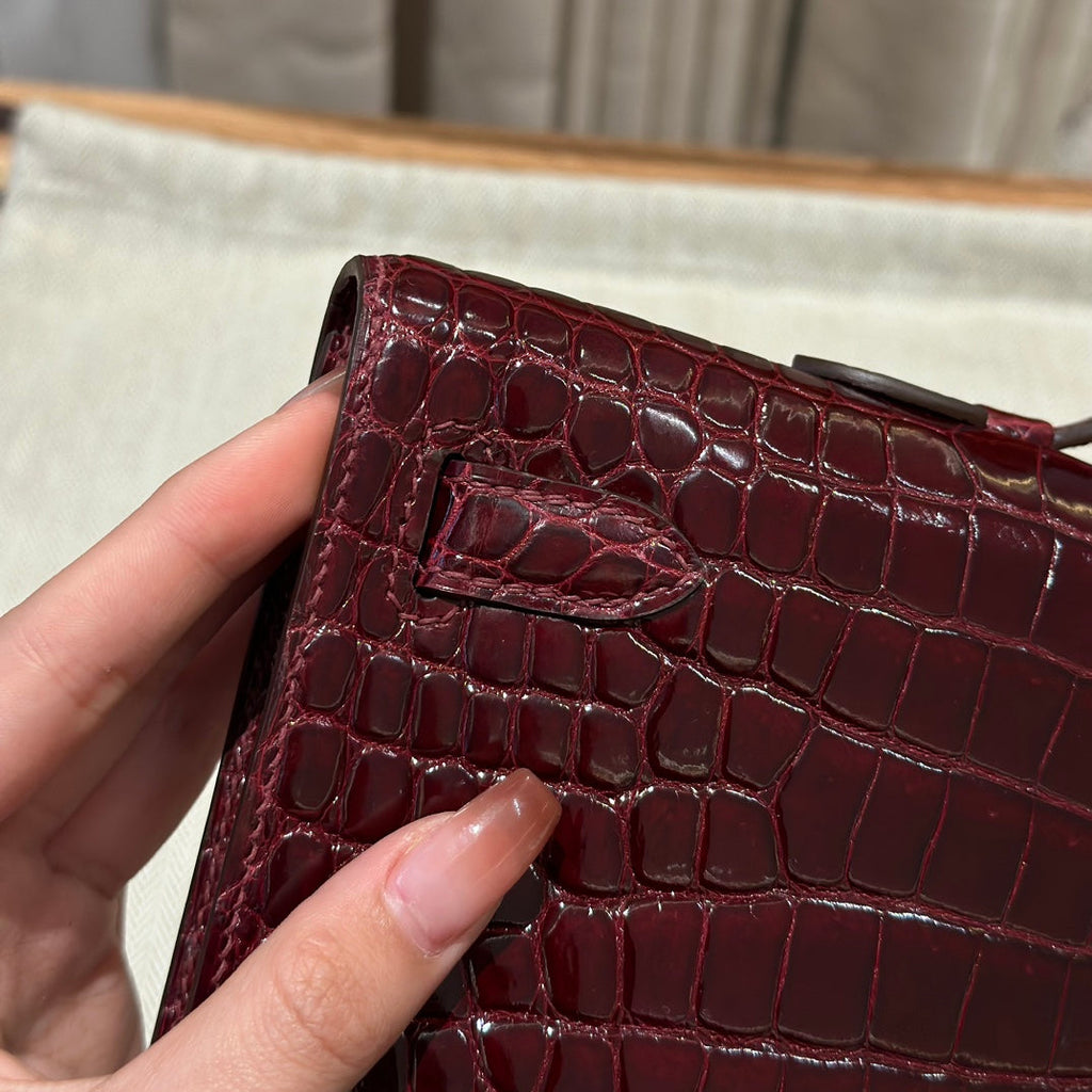 Hermes Kelly Cut 31 in Sangria Purple Alligator Leather with Gold Hardware Bag