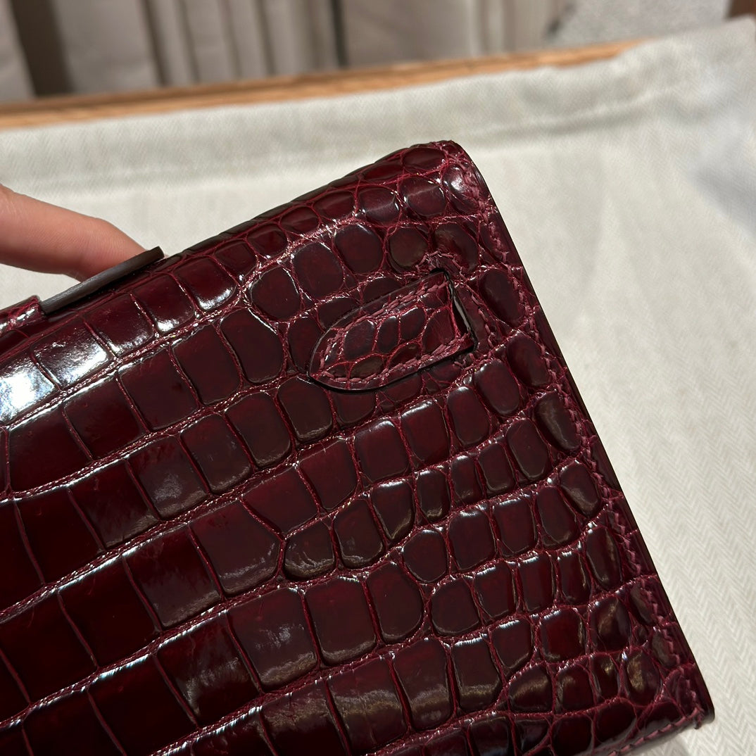 Hermes Kelly Cut 31 in Sangria Purple Alligator Leather with Gold Hardware Bag