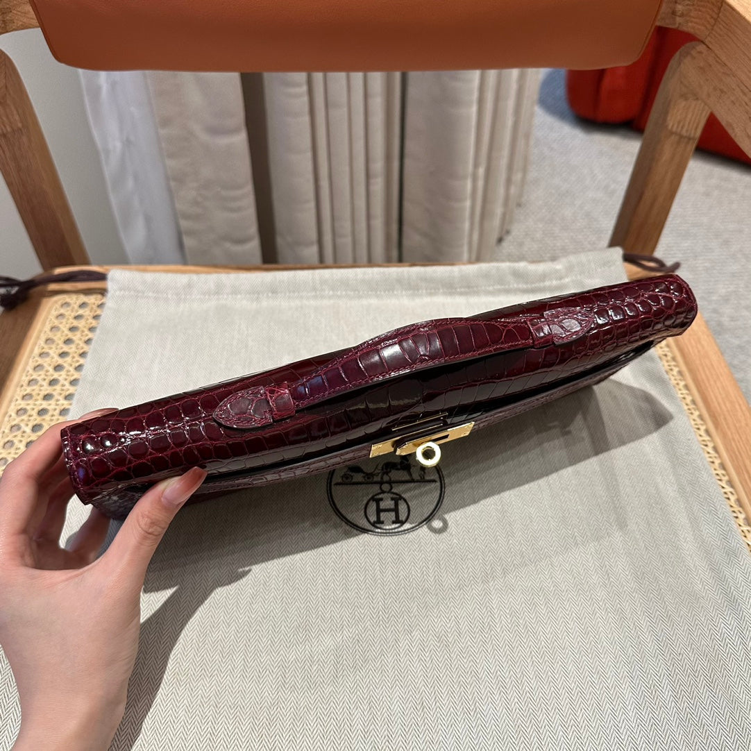 Hermes Kelly Cut 31 in Sangria Purple Alligator Leather with Gold Hardware Bag