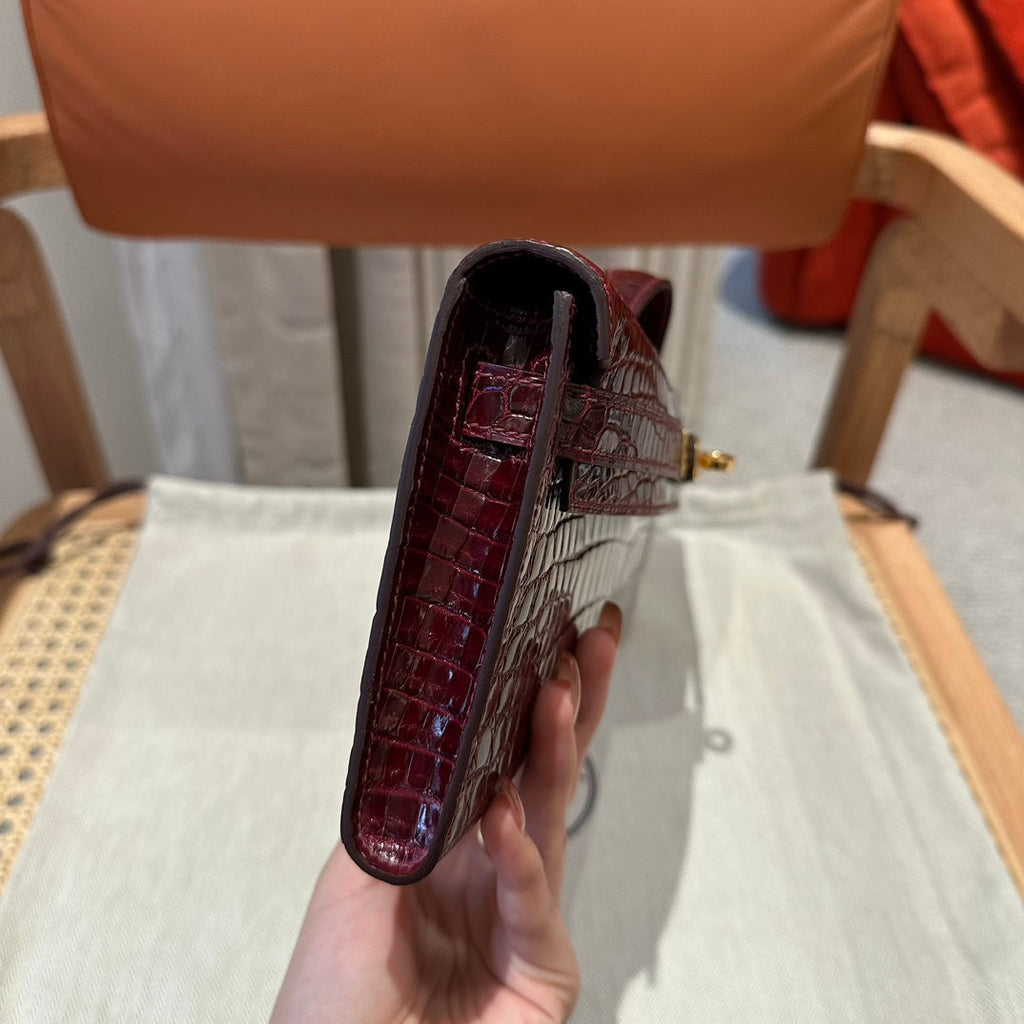 Hermes Kelly Cut 31 in Sangria Purple Alligator Leather with Gold Hardware Bag