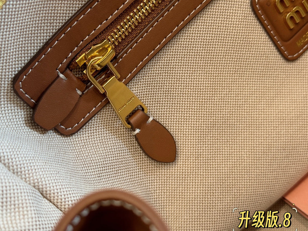 Top - Handle 35 Bag in Beige Canvas