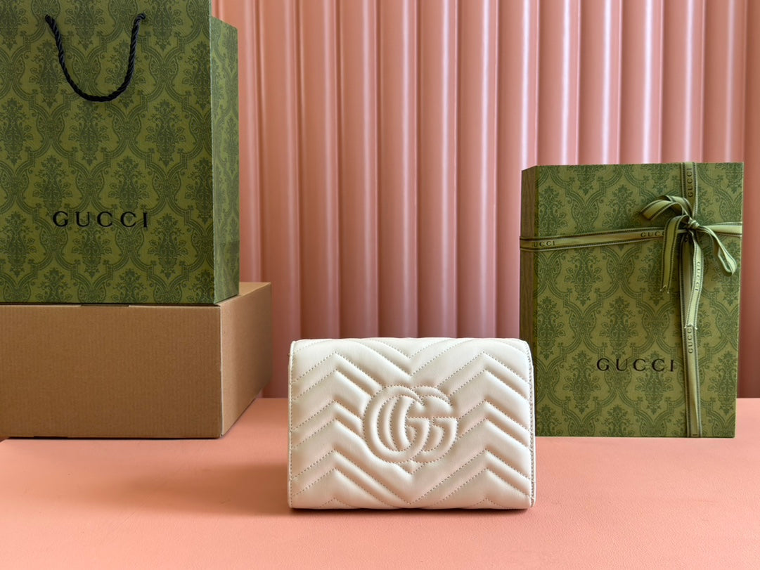 Gucci Marmont Small Shoulder Bag 20 in White Lambskin Gold Hardware