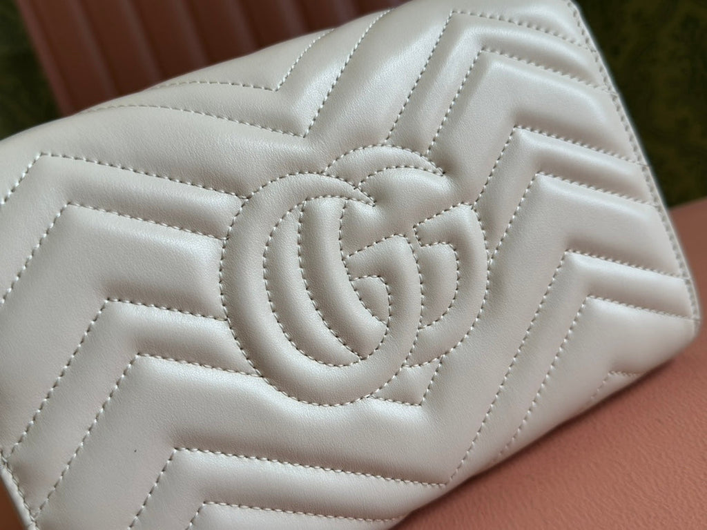 Gucci Marmont Small Shoulder Bag 20 in White Lambskin Gold Hardware