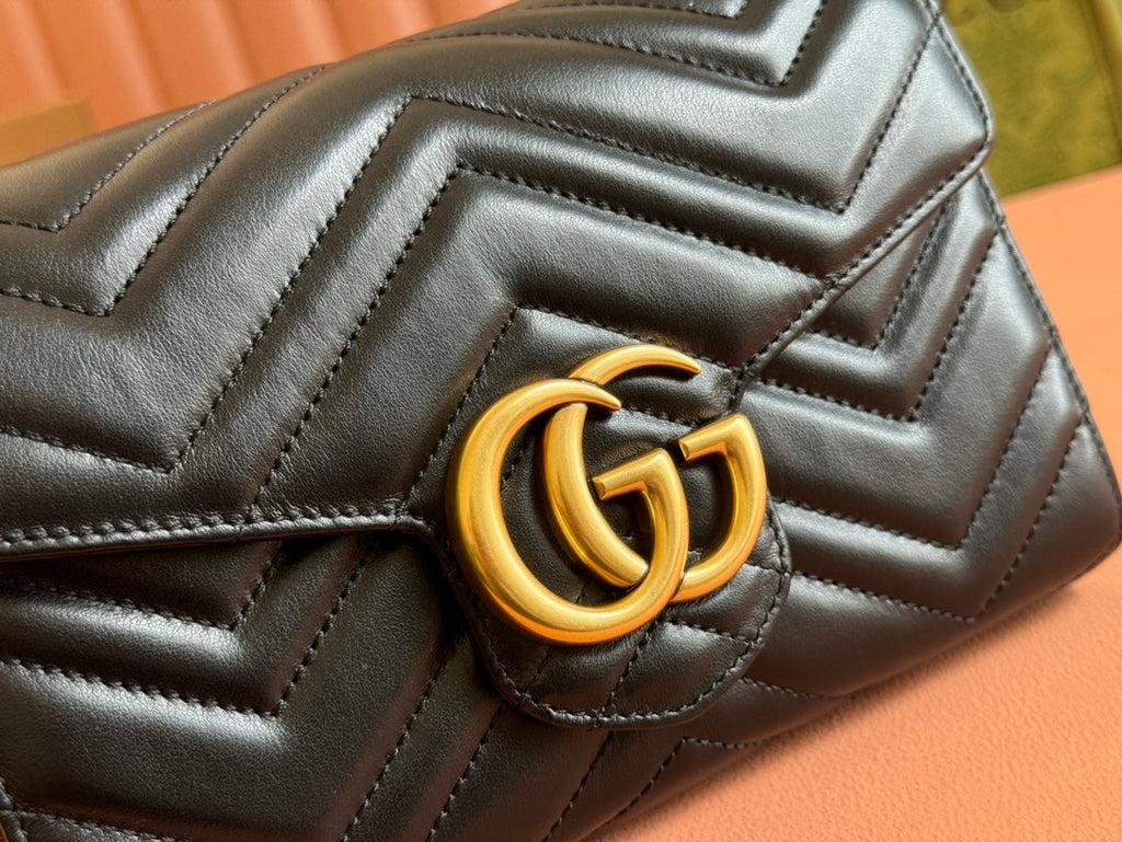 Gucci Marmont Small Shoulder Bag 20 in Black Lambskin Gold Hardware