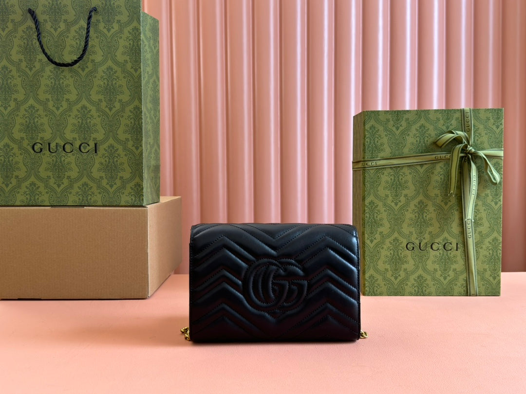 Gucci Marmont Small Shoulder Bag 20 in Black Lambskin Gold Hardware