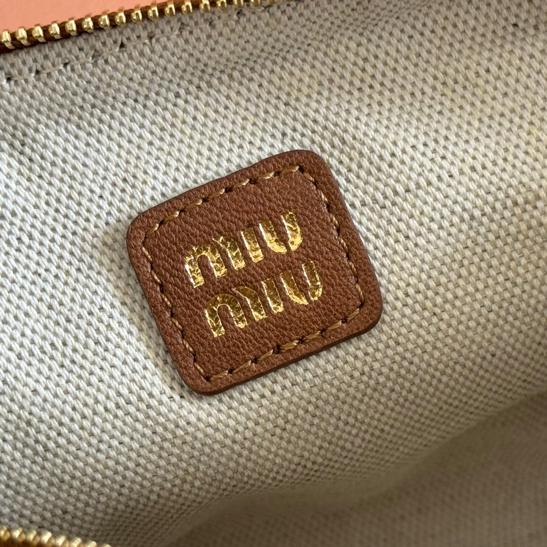 Nappa Pouch 22 in Briarwood Calfskin