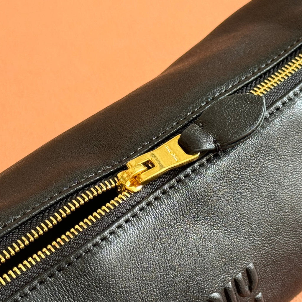 Nappa Pouch 22 in Black Calfskin