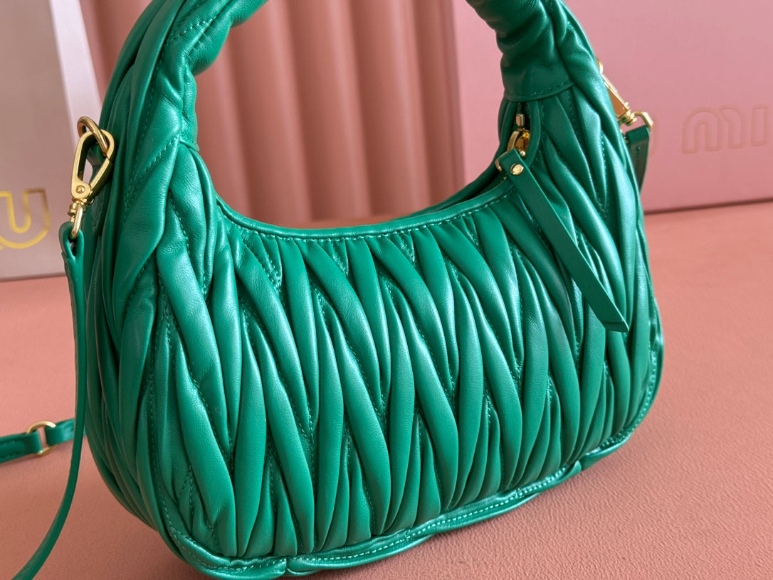 Wander Matelassé Handbag 23 in Pine Green Lambskin