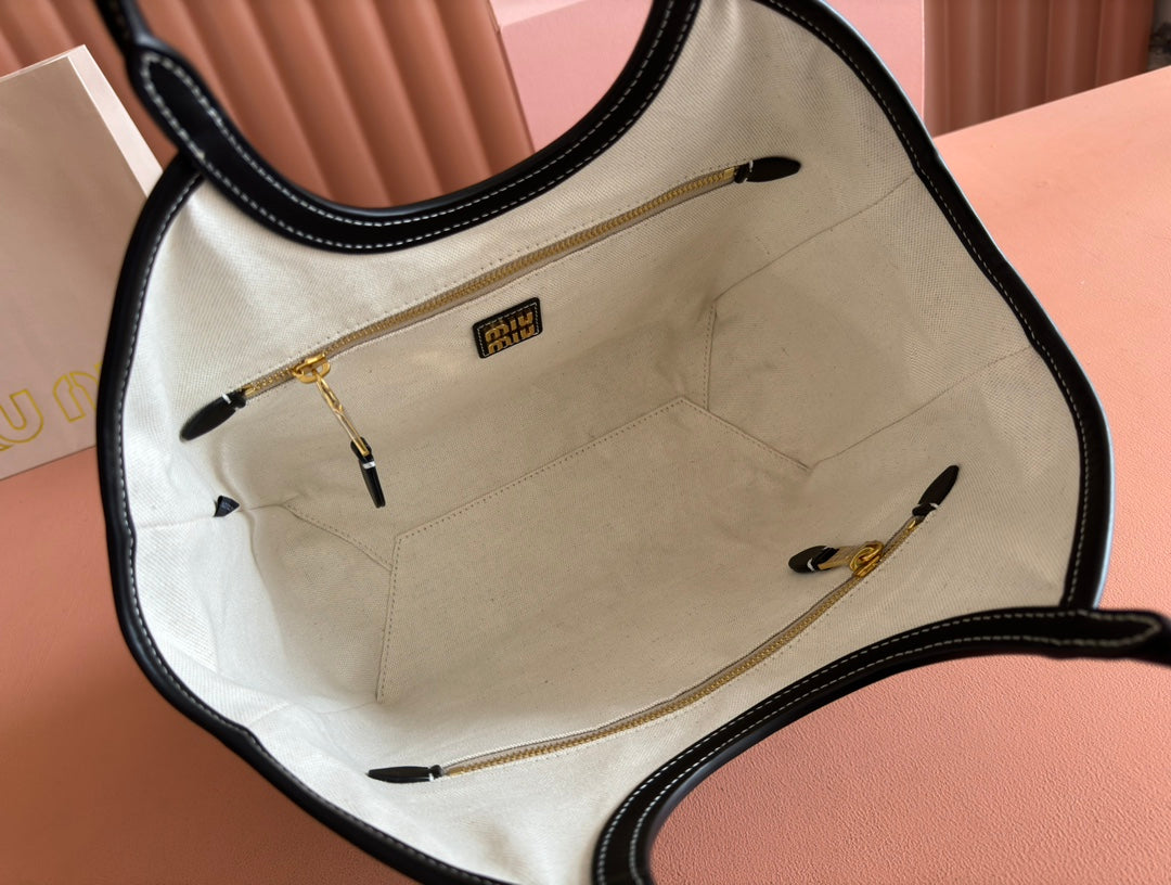Large Hobo 28 Tote in Black Calfskin