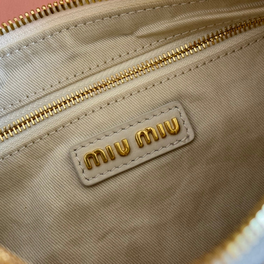 Pocket Handbag 21 in White Calfskin