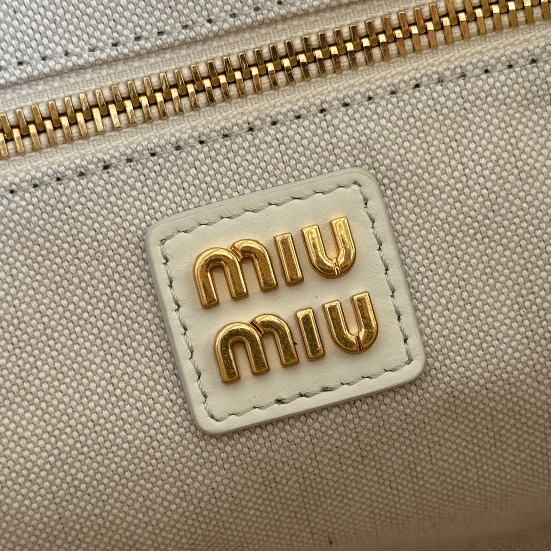 Miu Miu 26S Ivy Bag 23 in White Calfskin Gold Hardware
