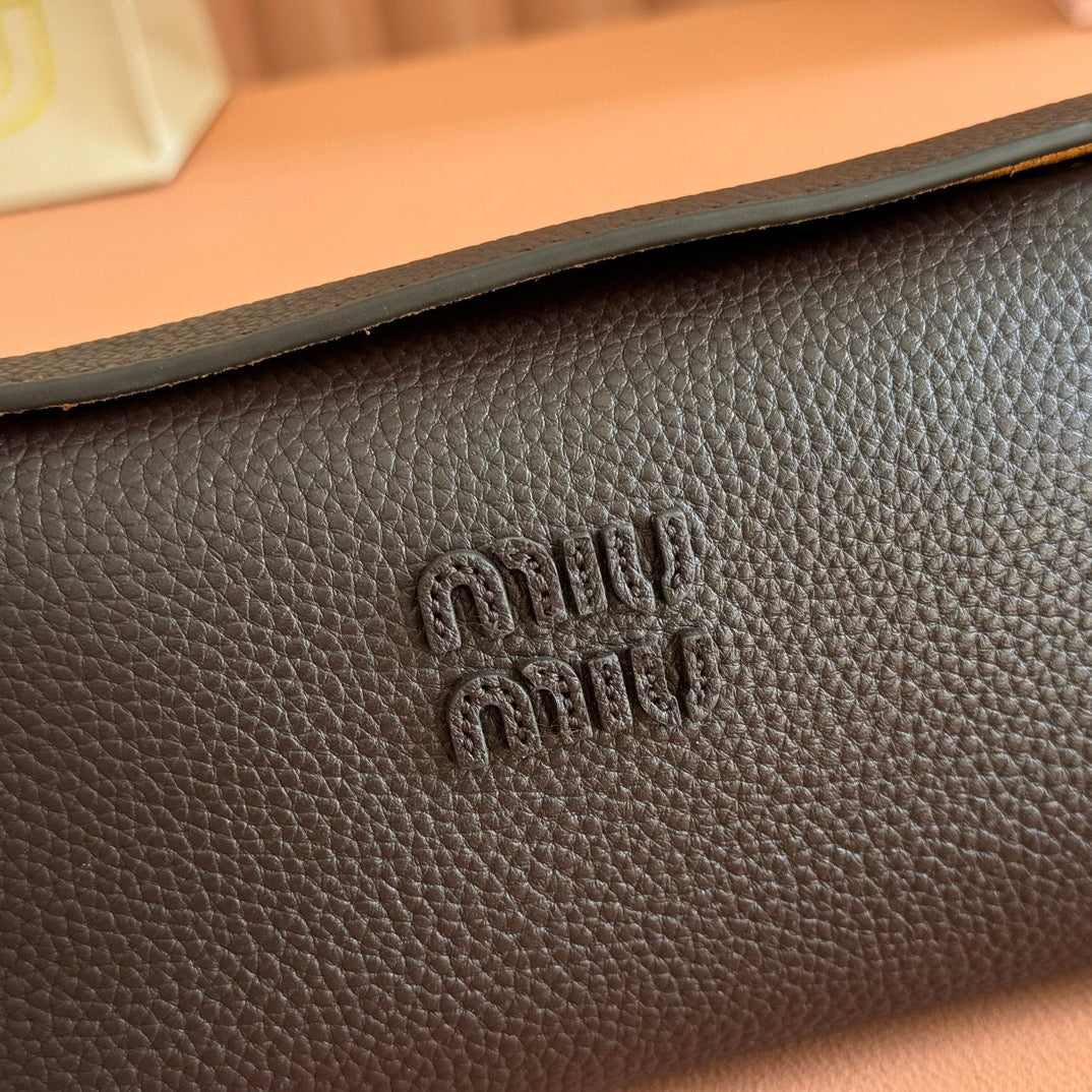Miu Miu 26S Pouch Bag 18 in Black Calfskin Gold Hardware