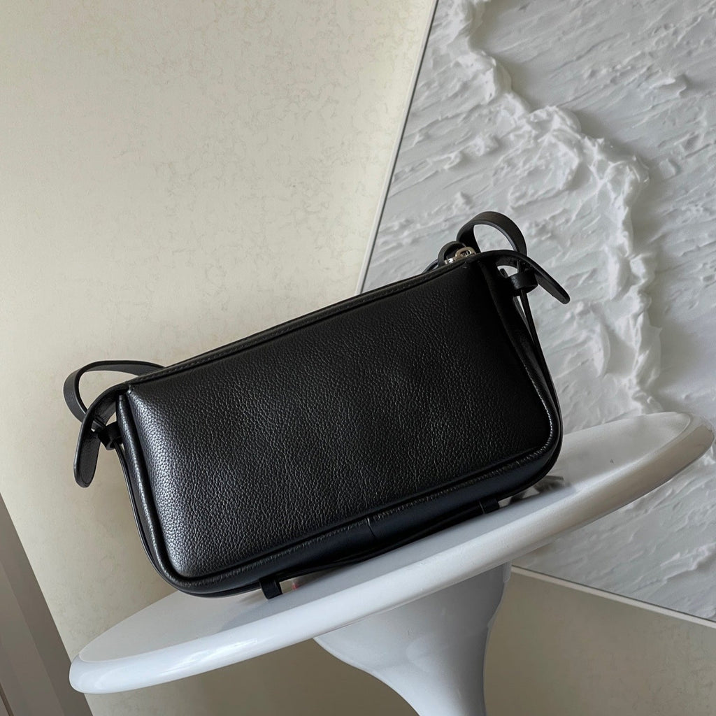 Fendi Simply Mini 22 in Black Grained Calfskin Bag