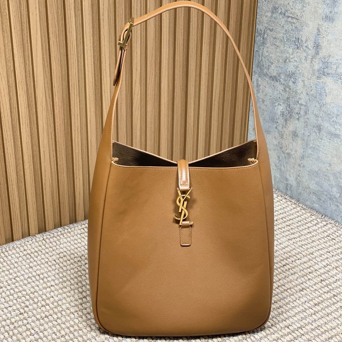 Saint Laurent Le 5 À 7 Large Supple Bag 31 in Tortilla Brown Calfskin