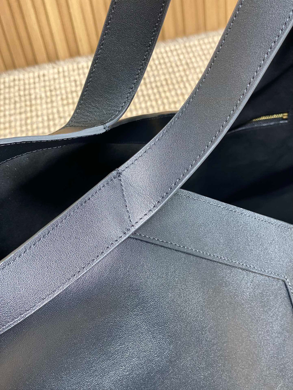 Saint Laurent Y Tote Bag 39 in Black Calfskin