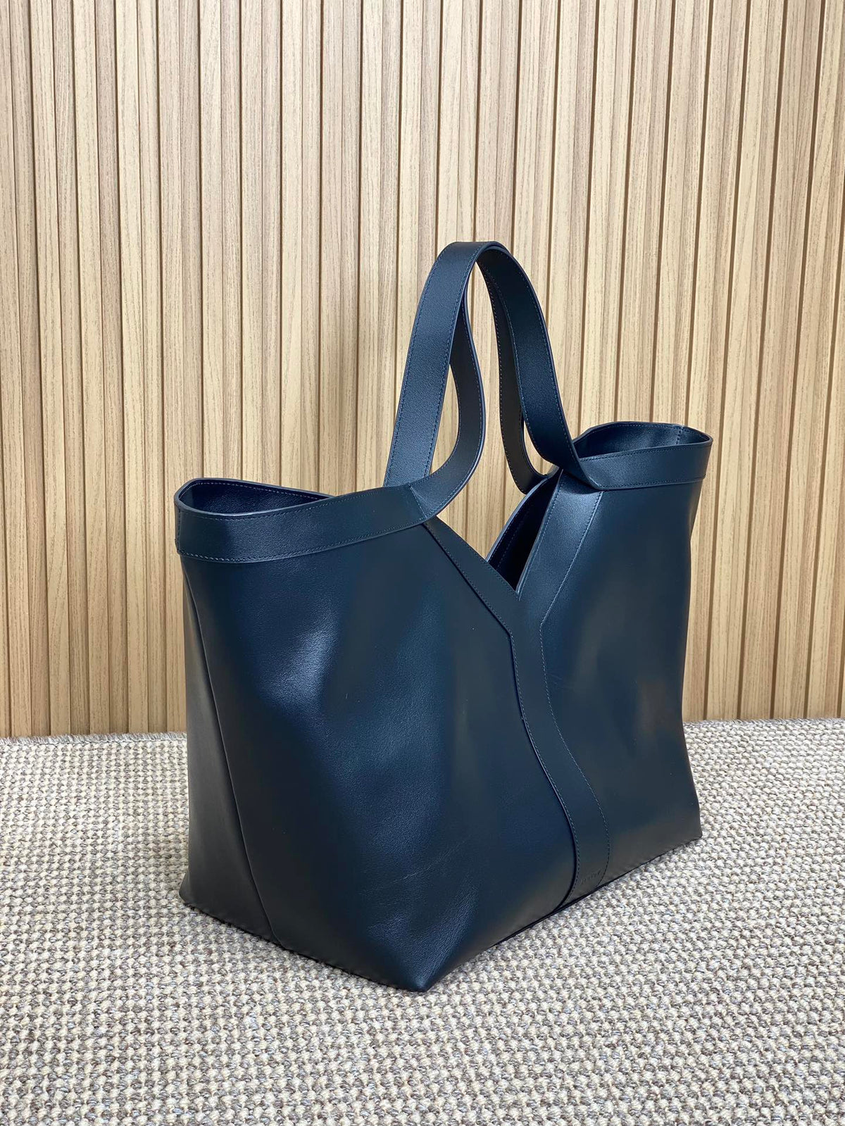 Saint Laurent Y Tote Bag 39 in Black Calfskin