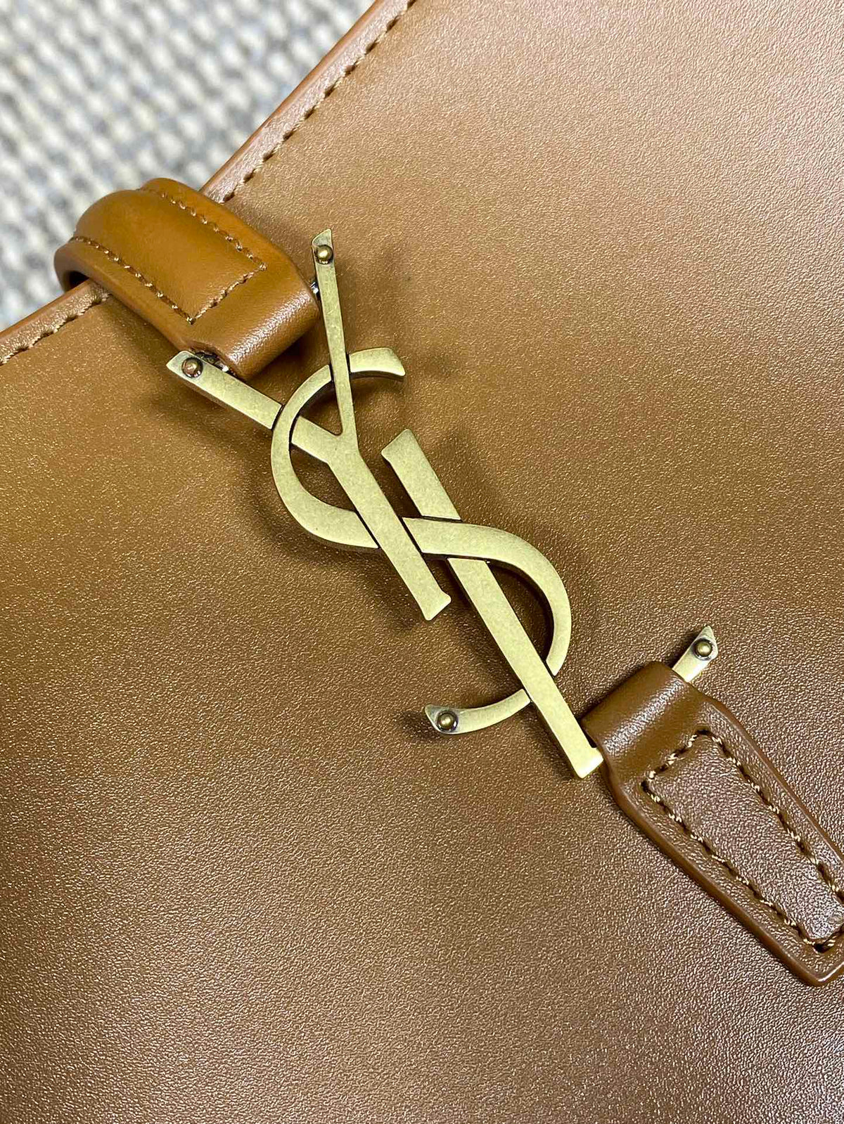 Saint Laurent Le 37 Medium Bucket Bag 25 in Tortilla Brown Calfskin Gold Hardware