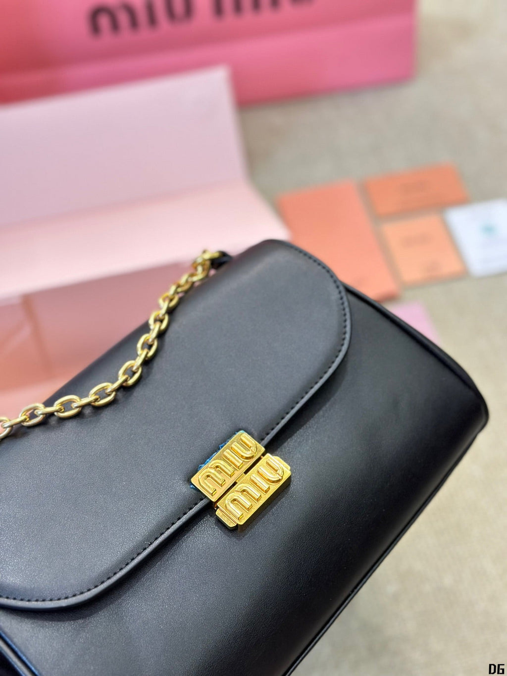 Shoulder Bag 25 in Black Calfskin Gold Hardware