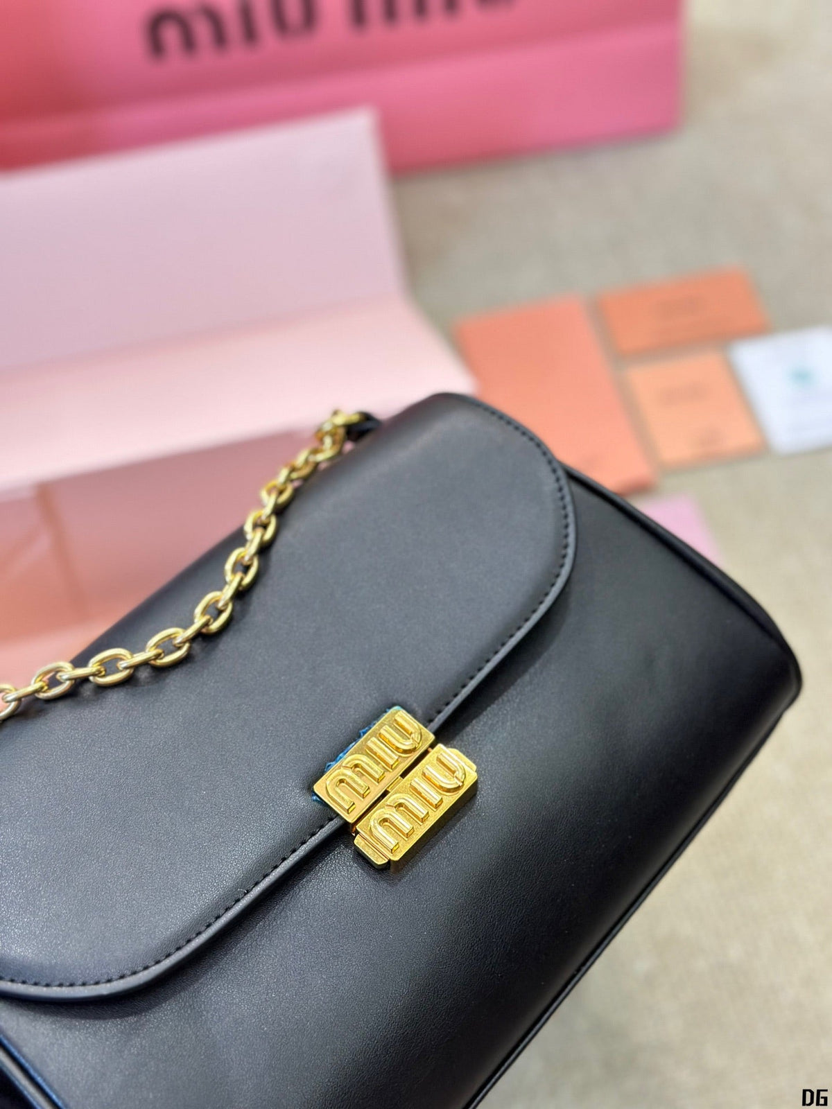 Shoulder Bag 25 in Black Calfskin Gold Hardware
