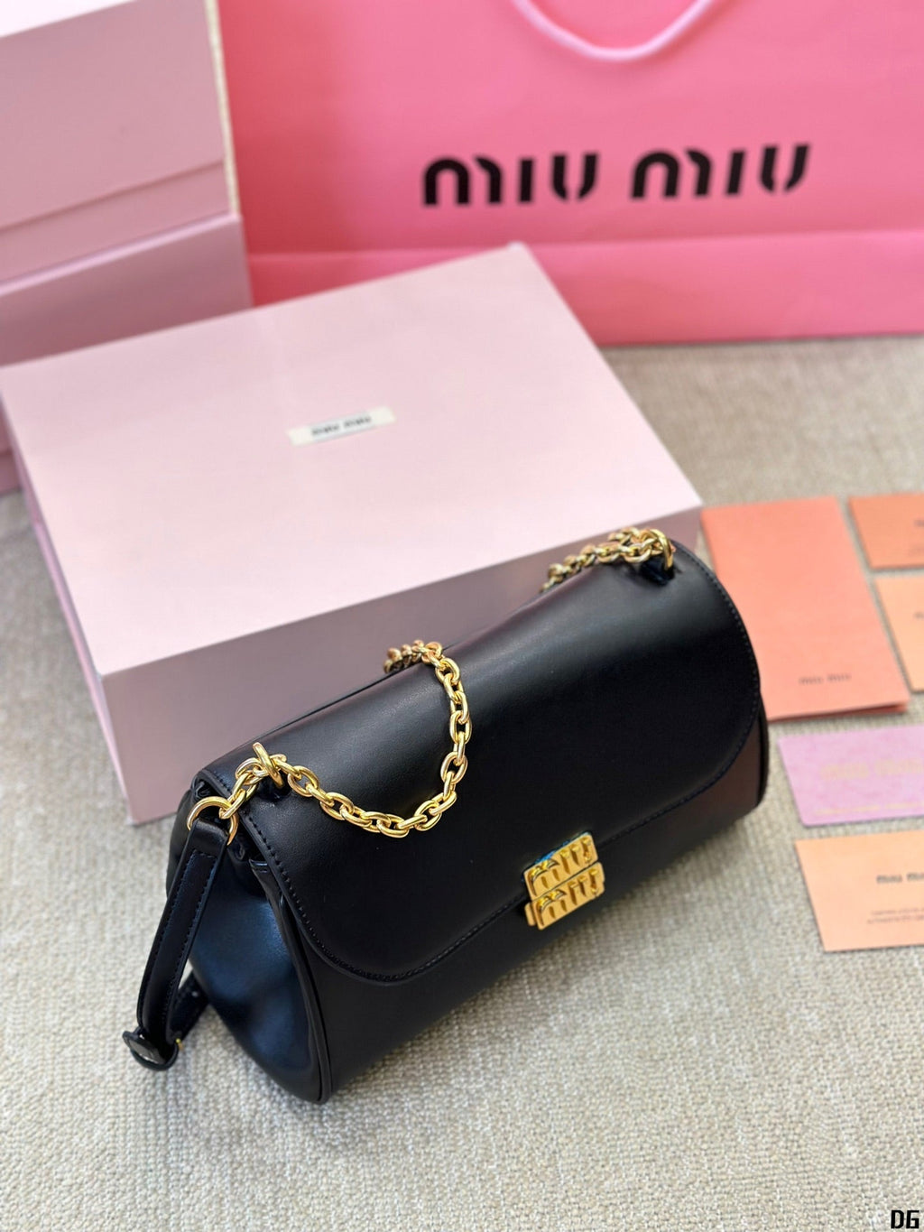 Shoulder Bag 25 in Black Calfskin Gold Hardware