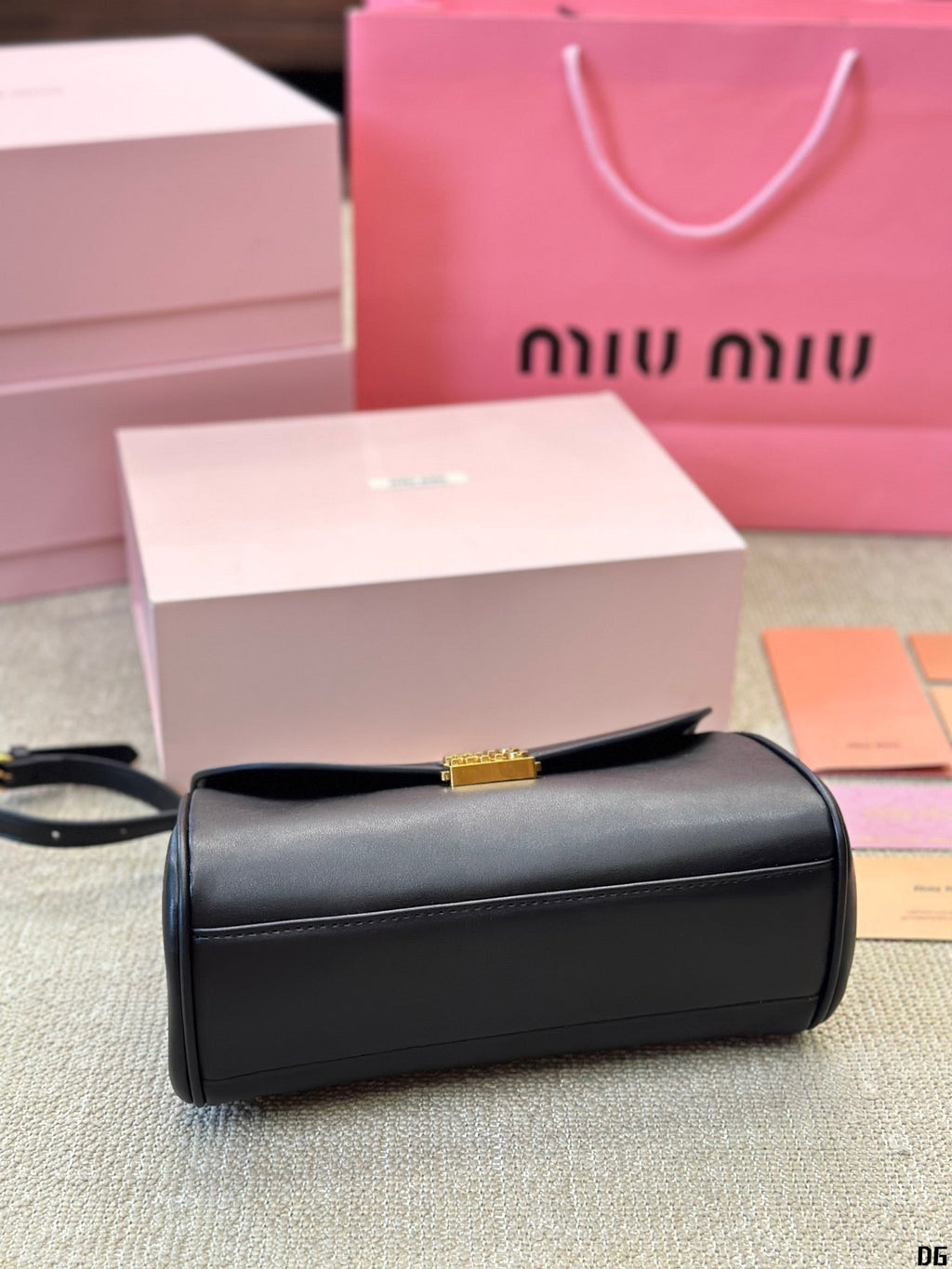 Shoulder Bag 25 in Black Calfskin Gold Hardware
