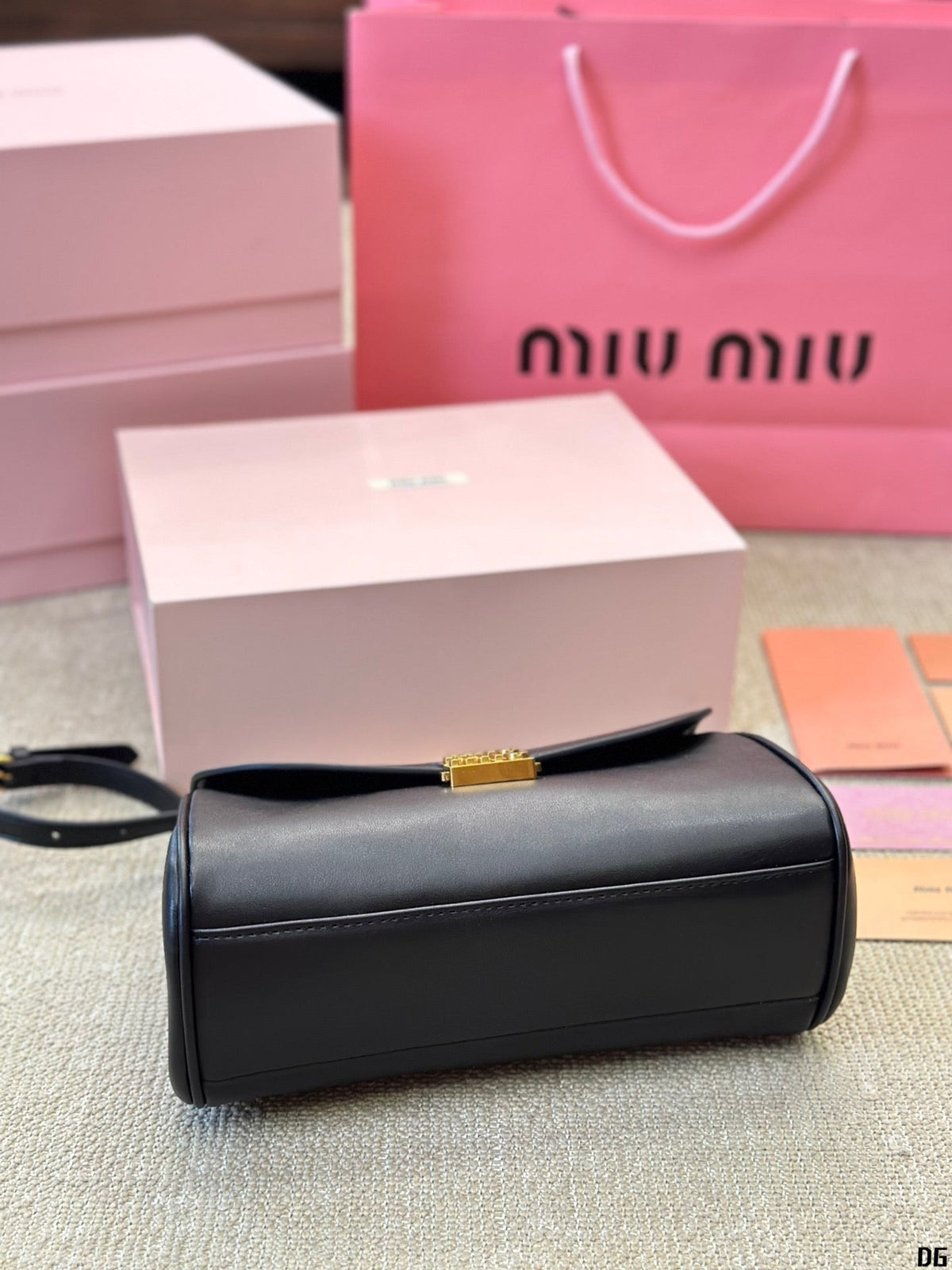 Shoulder Bag 25 in Black Calfskin Gold Hardware