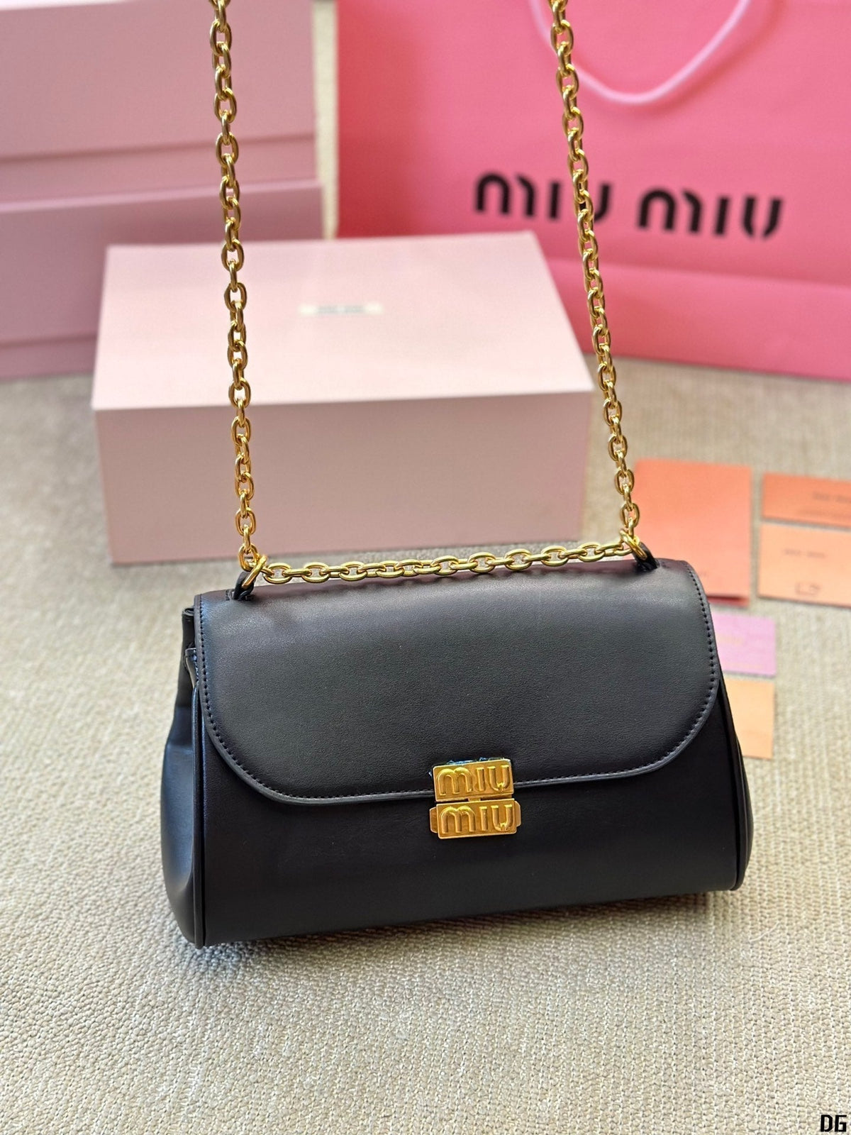 Shoulder Bag 25 in Black Calfskin Gold Hardware