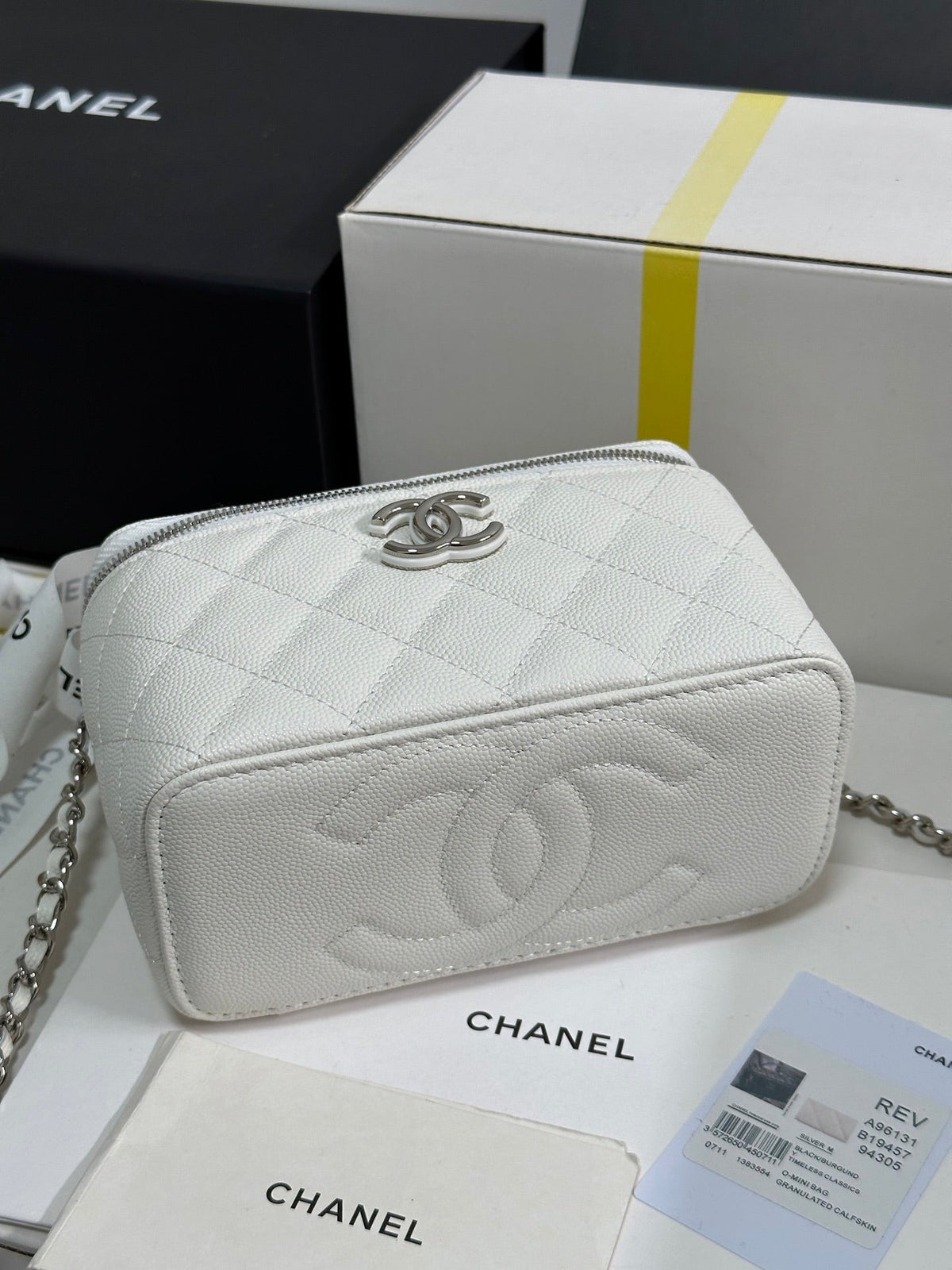 Chanel Mini Vanity Top Handle Case 17 in White Caviar Skin Silver-Tone Plated Metal Bag