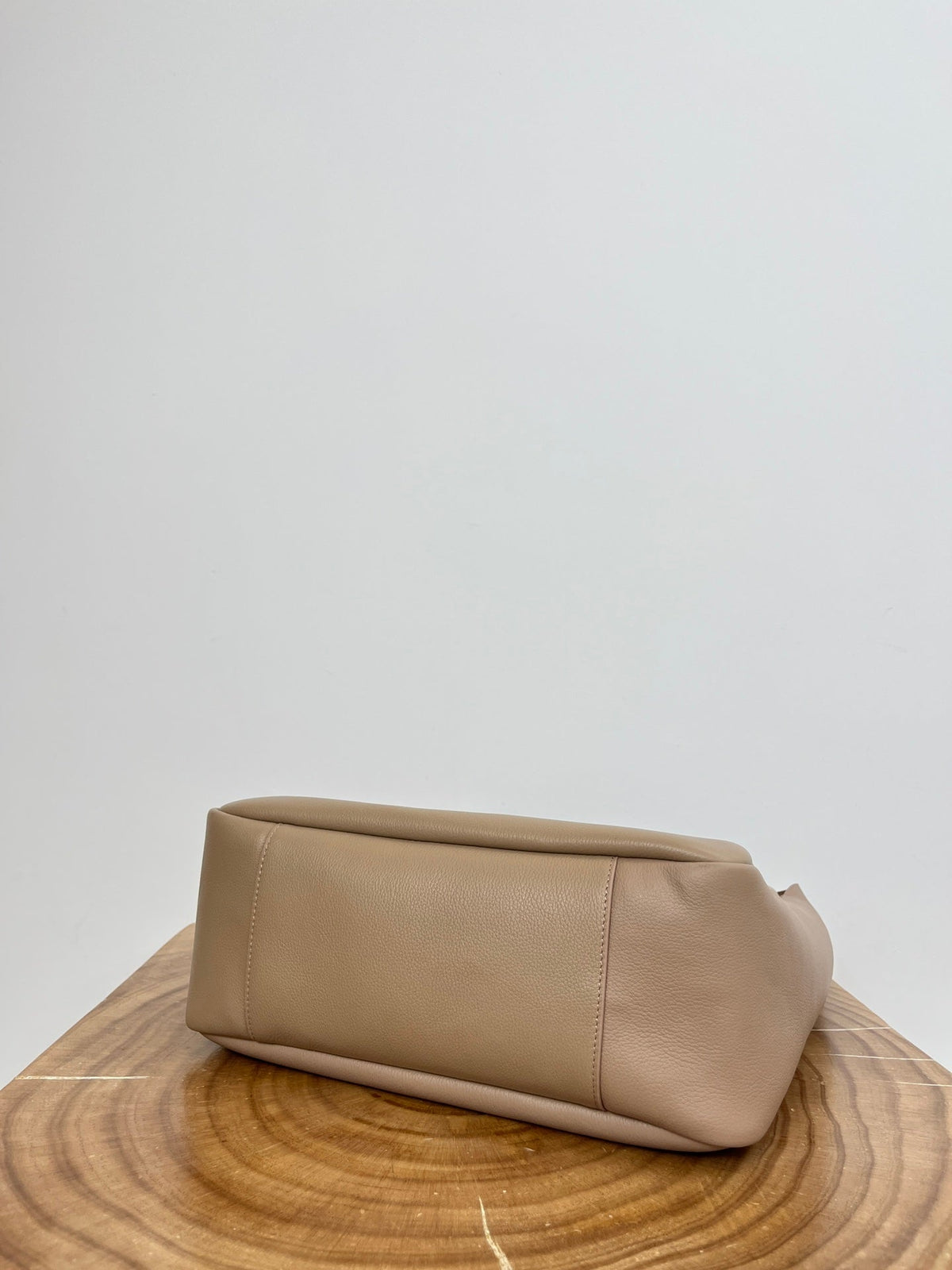 Saint Laurent Le 5 À 7 Large Supple 31 in Light Brown Grained Calfskin Bag