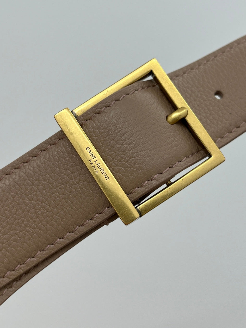 Saint Laurent Le 5 À 7 Large Supple 31 in Light Brown Grained Calfskin Bag