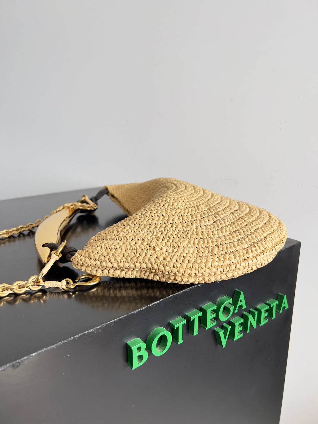 Bottega Veneta Sardine Chain 33 in Natural Raffia Bag