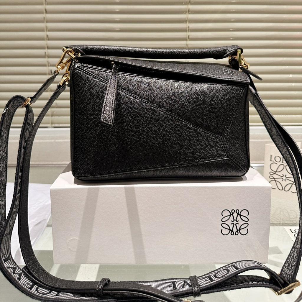 Loewe Medium 25 Puzzle Bag in Black Grained Calfskin