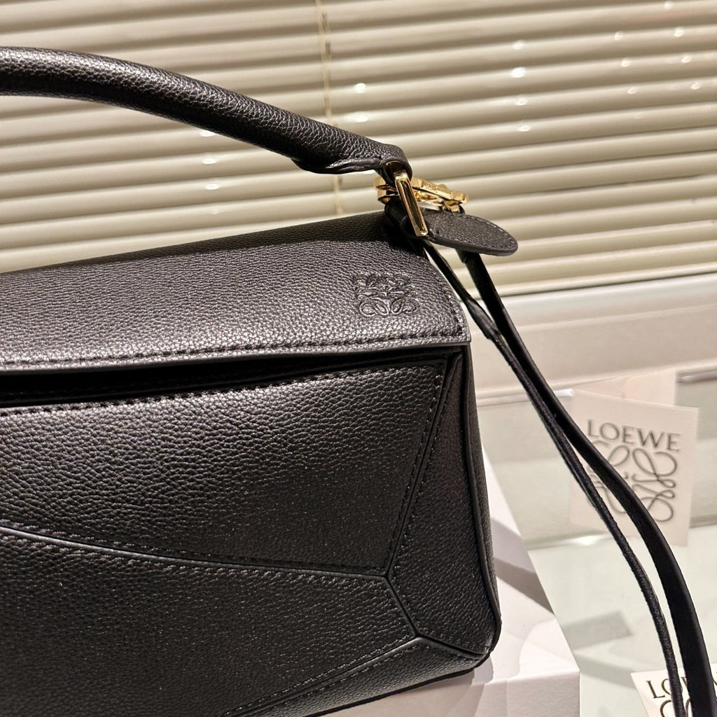 Loewe Medium 25 Puzzle Bag in Black Grained Calfskin