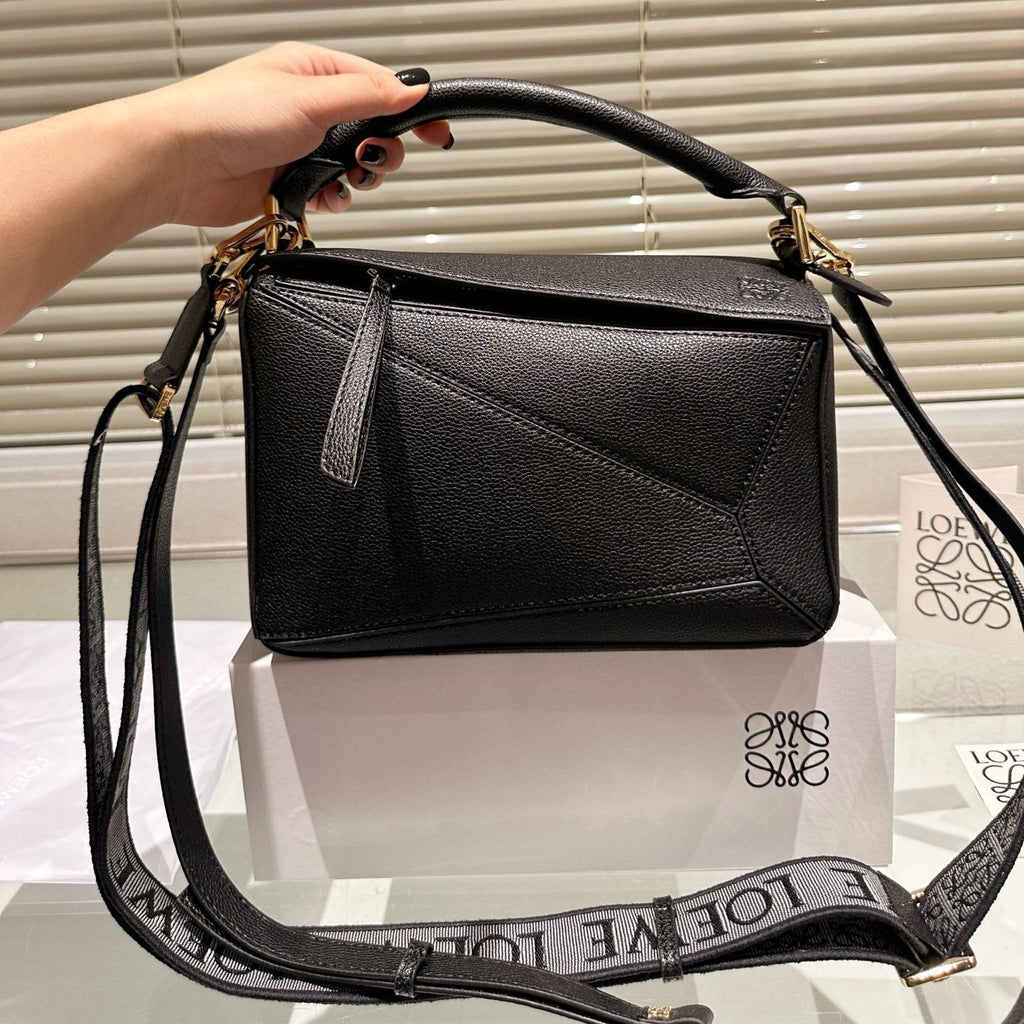 Loewe Medium 25 Puzzle Bag in Black Grained Calfskin