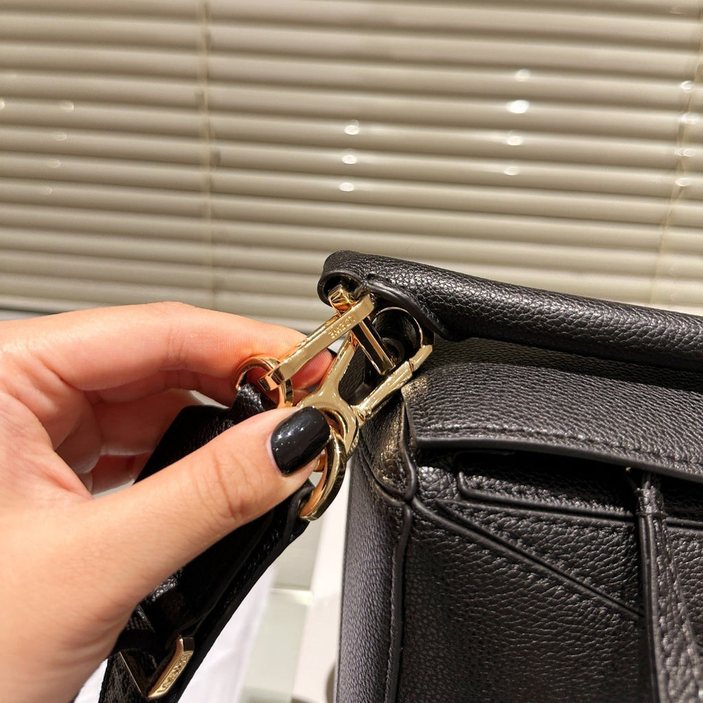 Loewe Medium 25 Puzzle Bag in Black Grained Calfskin