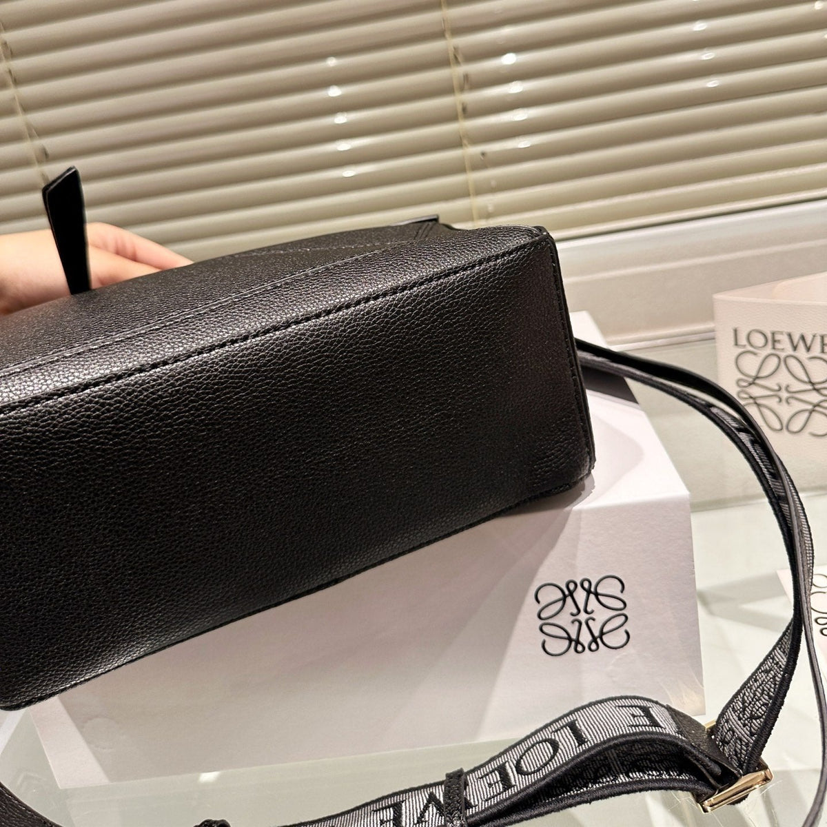 Loewe Medium 25 Puzzle Bag in Black Grained Calfskin