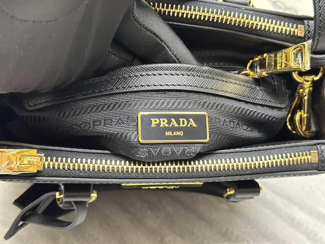 Prada 25S Galleria Medium Bag 20 in Black Calfskin Gold Hardwre