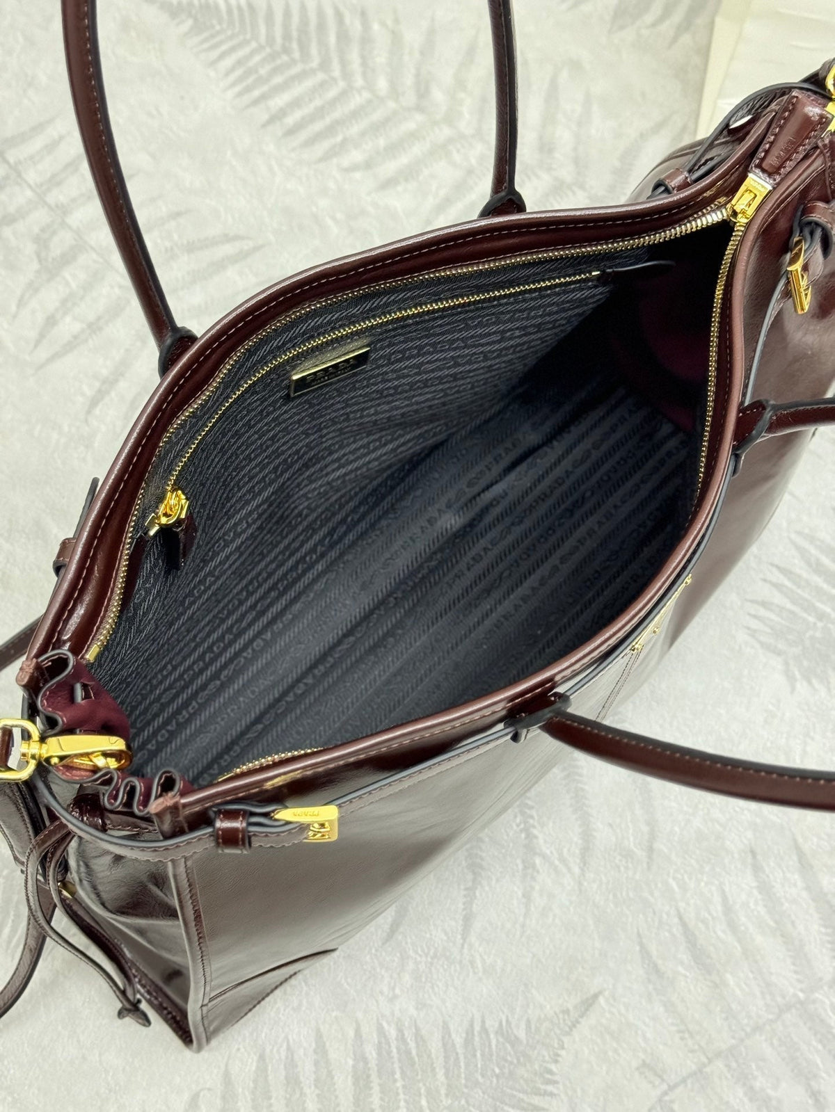 Prada 25S Bonnie Extra-Large 42 in Rk Brown Glossy Calfskin Gold Hardwre Bag