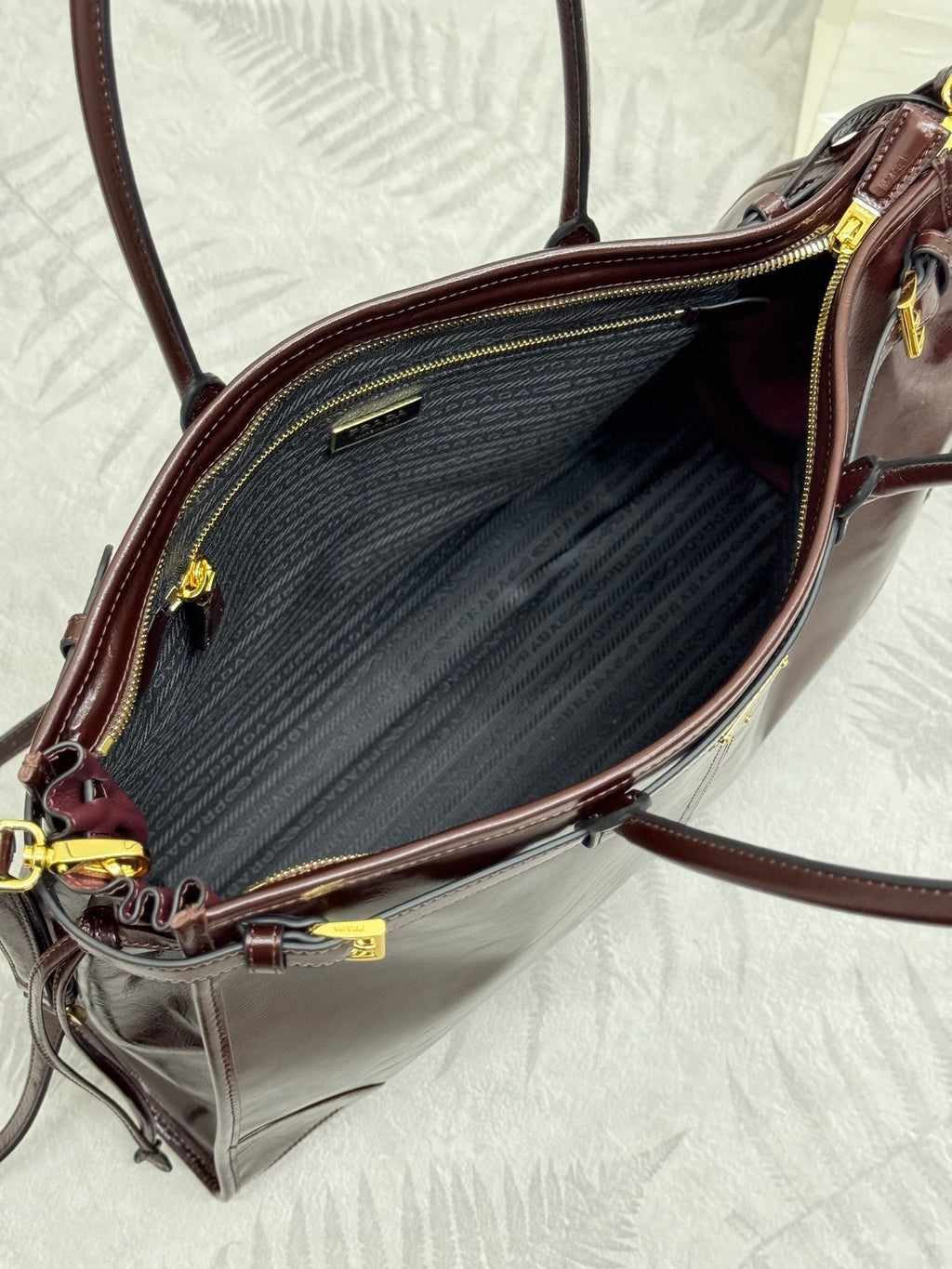 Prada 25S Bonnie Extra-Large 42 in Rk Brown Glossy Calfskin Gold Hardware Bag