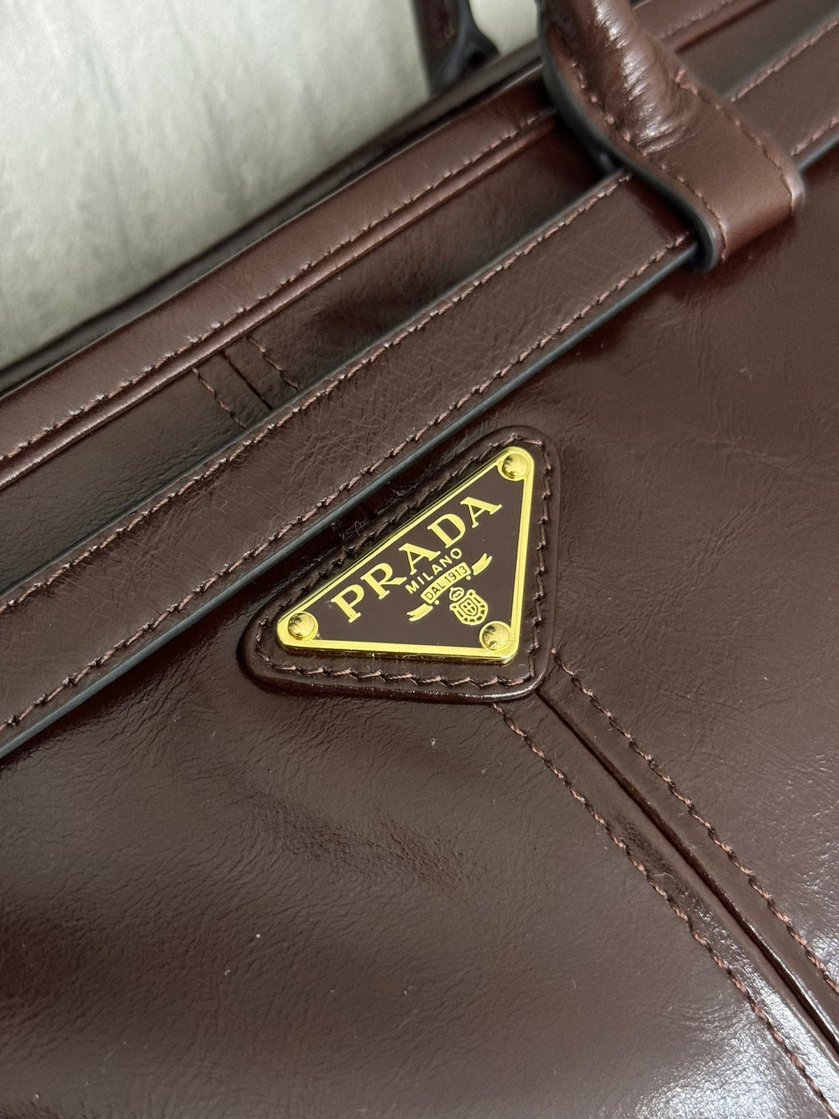 Prada 25S Bonnie Extra-Large 42 in Rk Brown Glossy Calfskin Gold Hardwre Bag