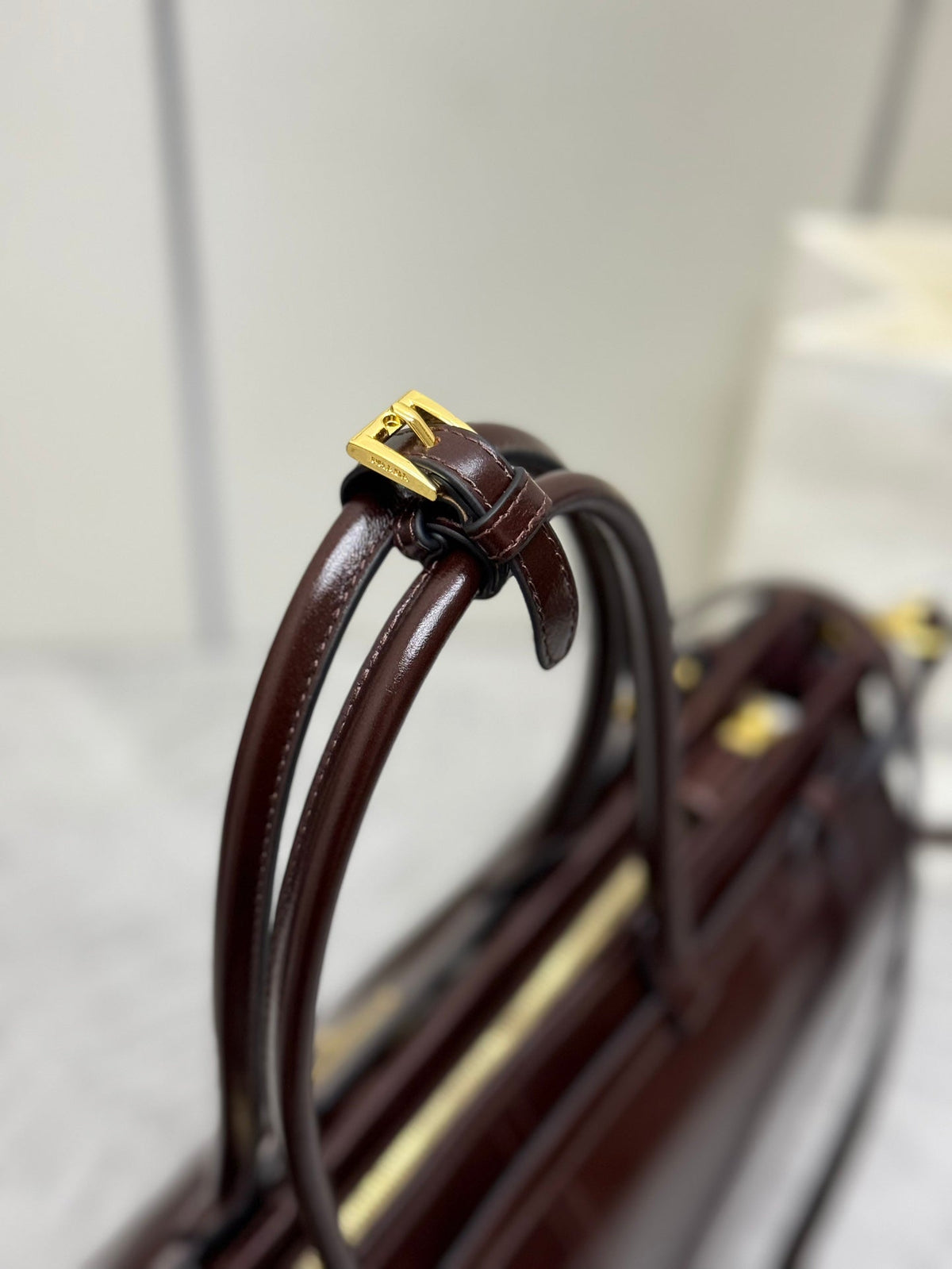 Prada 25S Bonnie Extra-Large 42 in Rk Brown Glossy Calfskin Gold Hardwre Bag