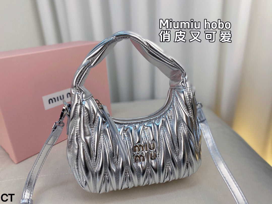 Wander 22 Bag in Silver Lambskin