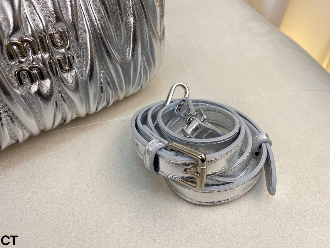 Wander 22 Bag in Silver Lambskin