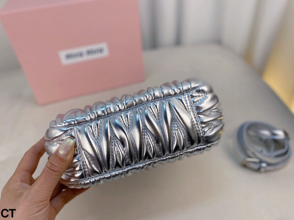 Wander 22 Bag in Silver Lambskin