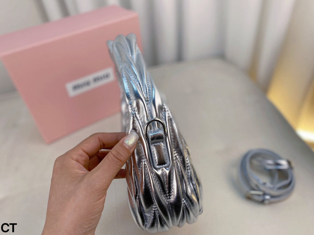 Wander 22 Bag in Silver Lambskin