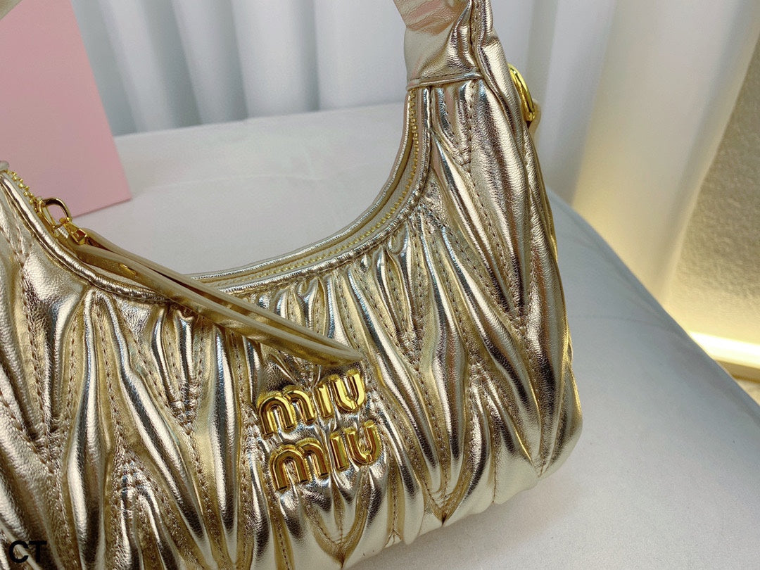 Wander 22 Bag in Golden Lambskin